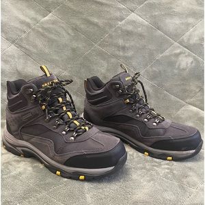 Waterproof relaxed fit memory foam mens Skechers size 11 worn one time comfy